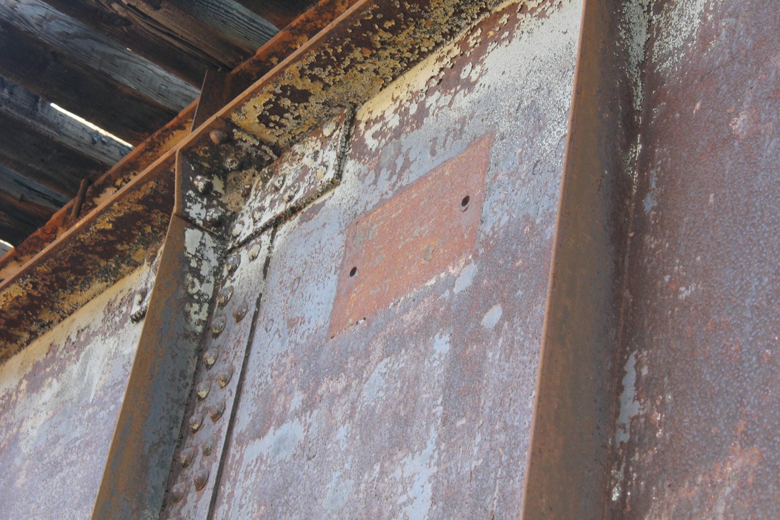 Missing plaque on approach